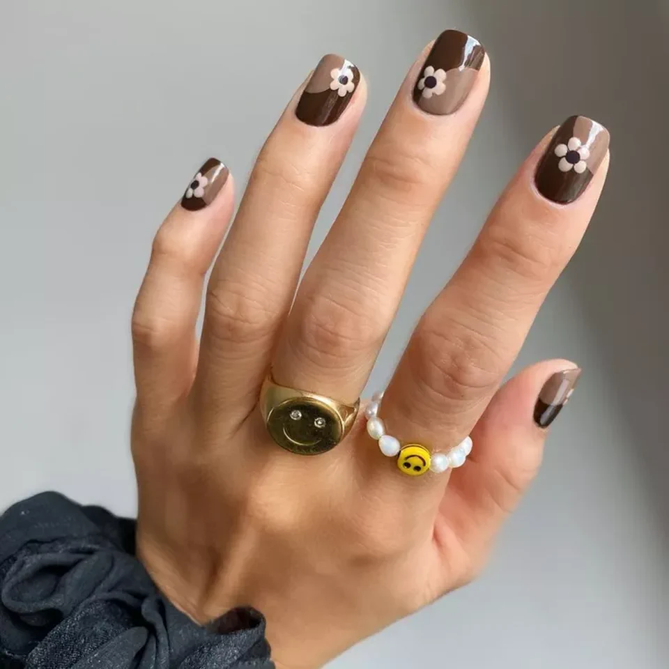 Brown Swirl Floral Nails