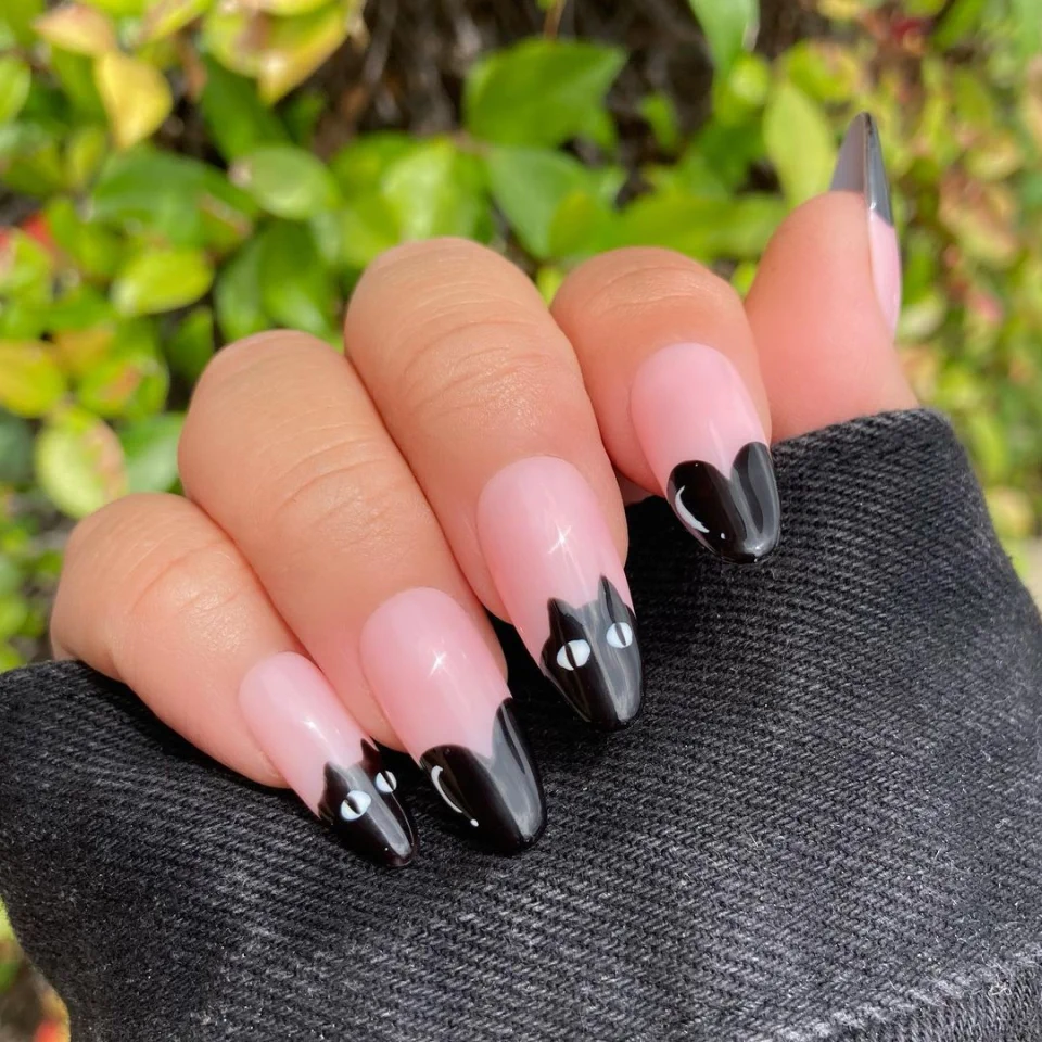 Black Cat French Tips	