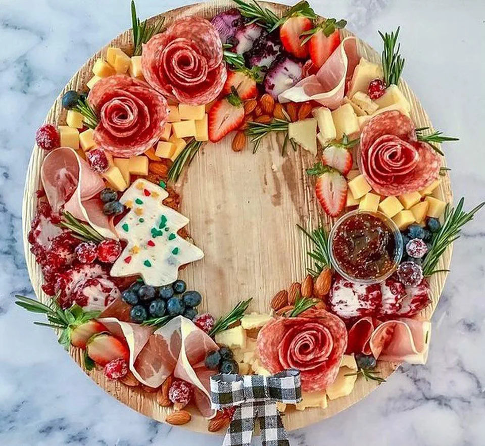 Christmas Charcuterie Board Ideas 26 - Festive Charcuter-Wreath