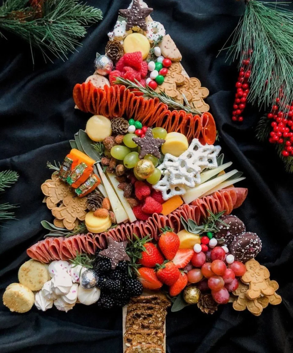 Christmas Charcuterie Board Ideas 30 - Yummy Xmas Tree