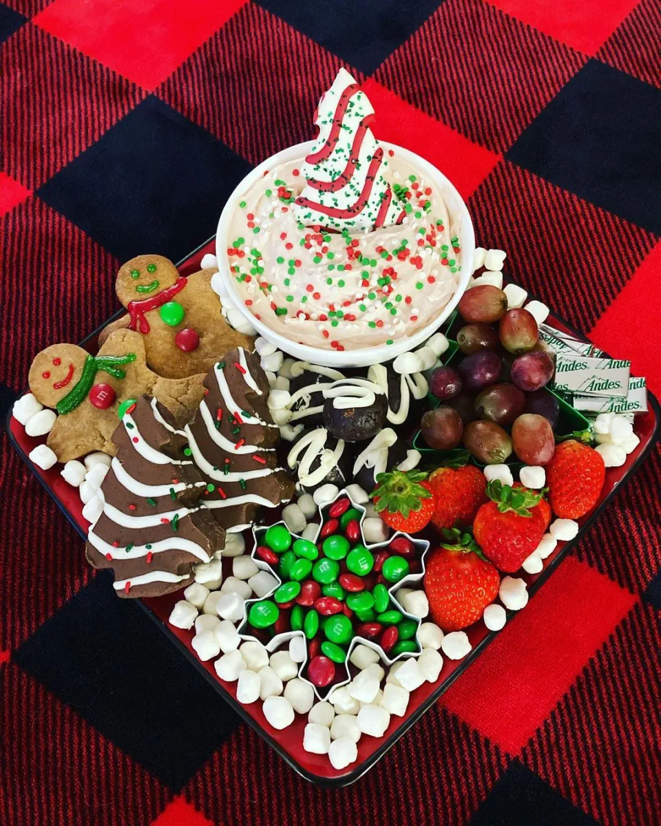 Christmas Charcuterie Board Ideas 32 - Christmas Dessert Charcuterie Board