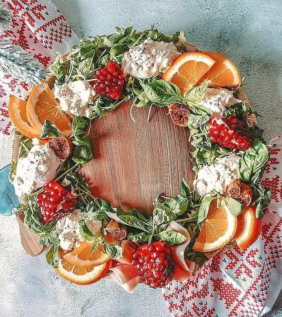 Christmas Charcuterie Board Ideas 37 - Gorgeous Charcuter-Wreath