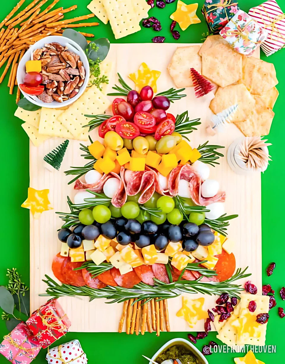 Christmas Appetizer Recipes 25 - Christmas Tree Charcuterie Board