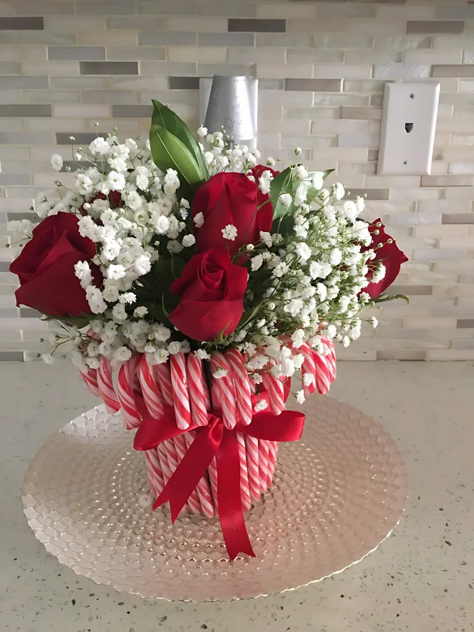 DIY Christmas Centerpiece 4 - Candy Cane Flower Vase	