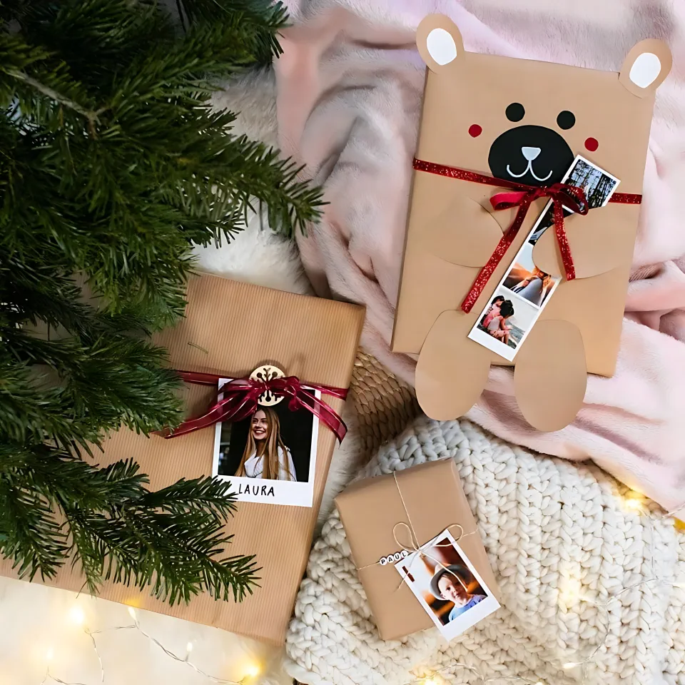 DIY Christmas Gift Wrapping Ideas 21 - Photo Gift Tag		