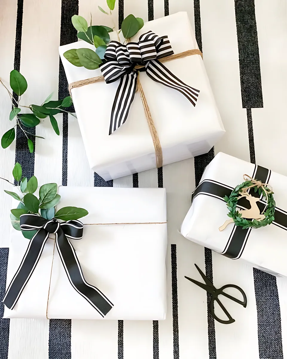 DIY Christmas Gift Wrapping Ideas 22 - Ribboned Leaves		