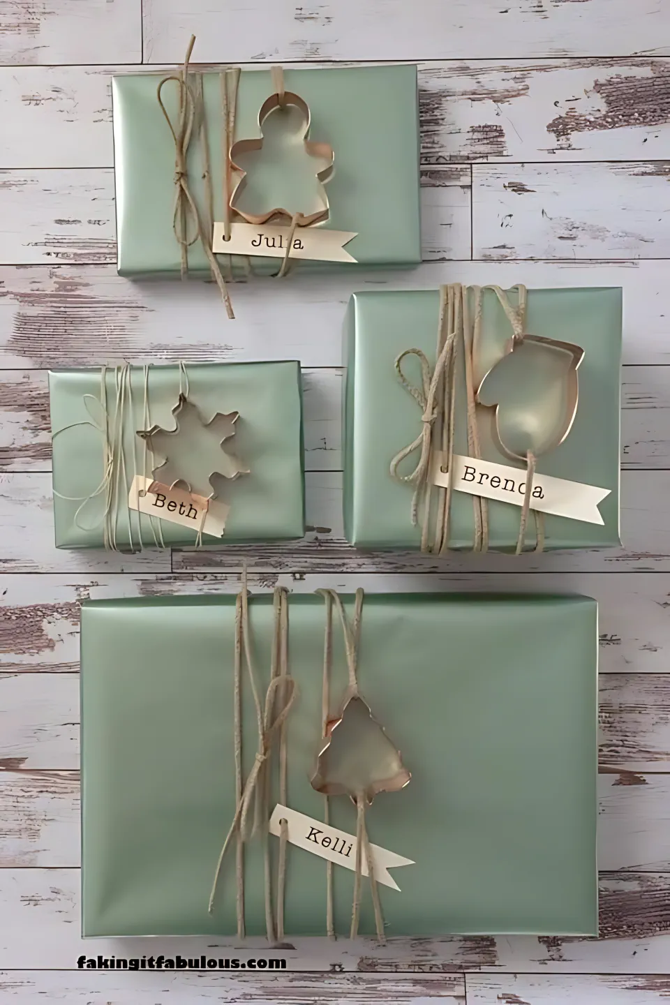 DIY Christmas Gift Wrapping Ideas 34 - Vintage Cookie Cutter Charm		