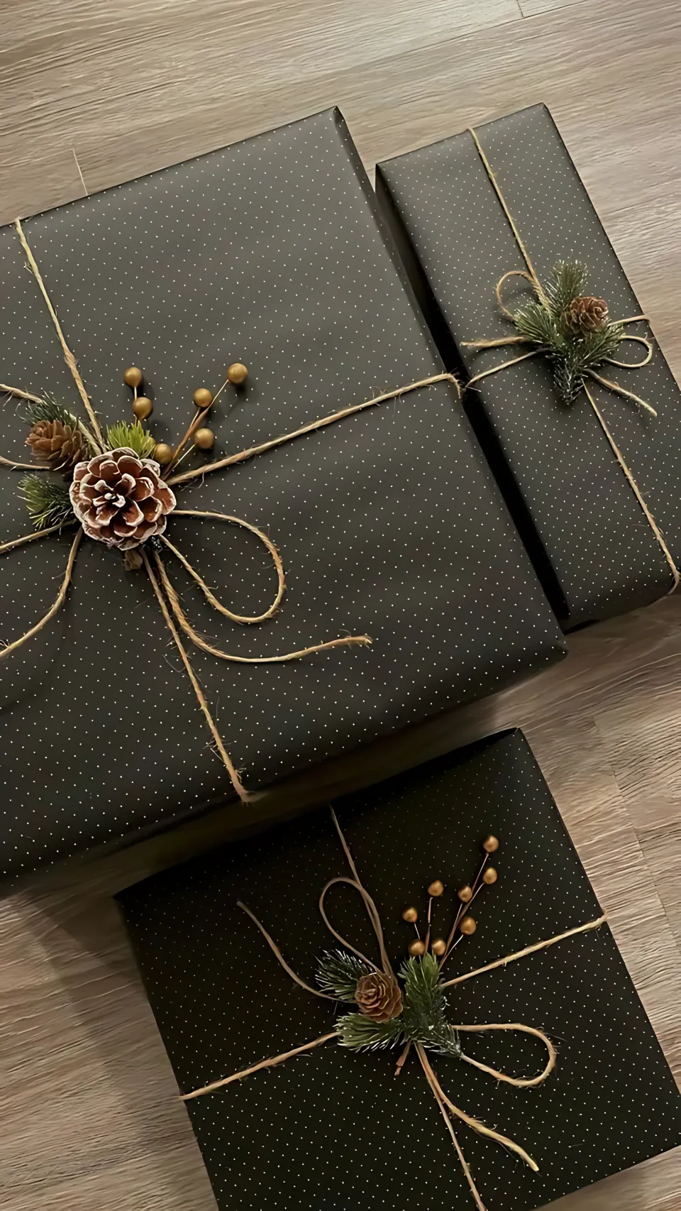 DIY Christmas Gift Wrapping Ideas 35 - Classy Black		