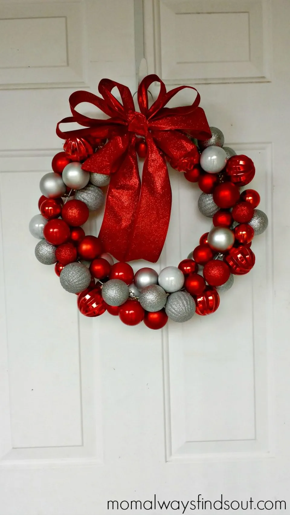 DIY Christmas Gifts 17 - Ornament Wreath