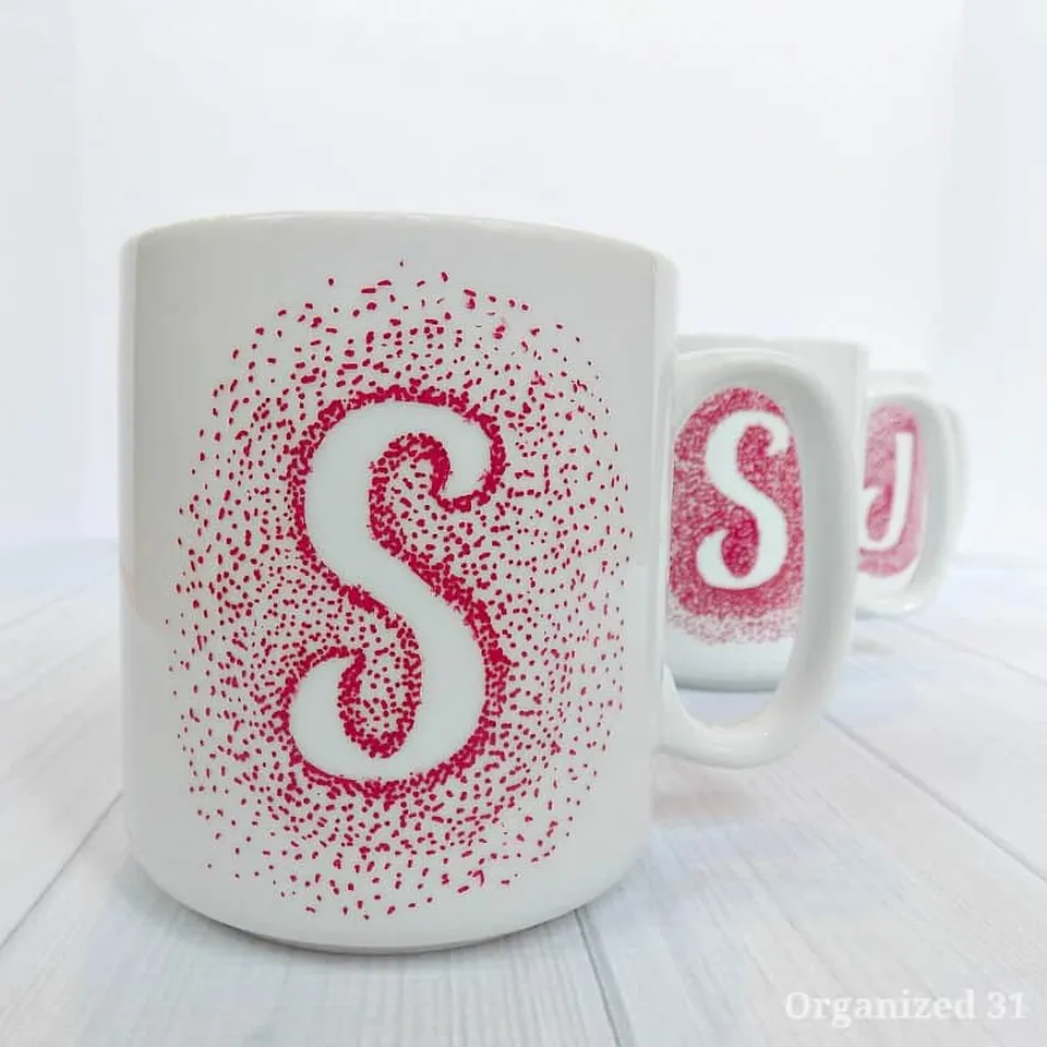 DIY Christmas Gifts 38 - Easy Sharpie Dot Mug