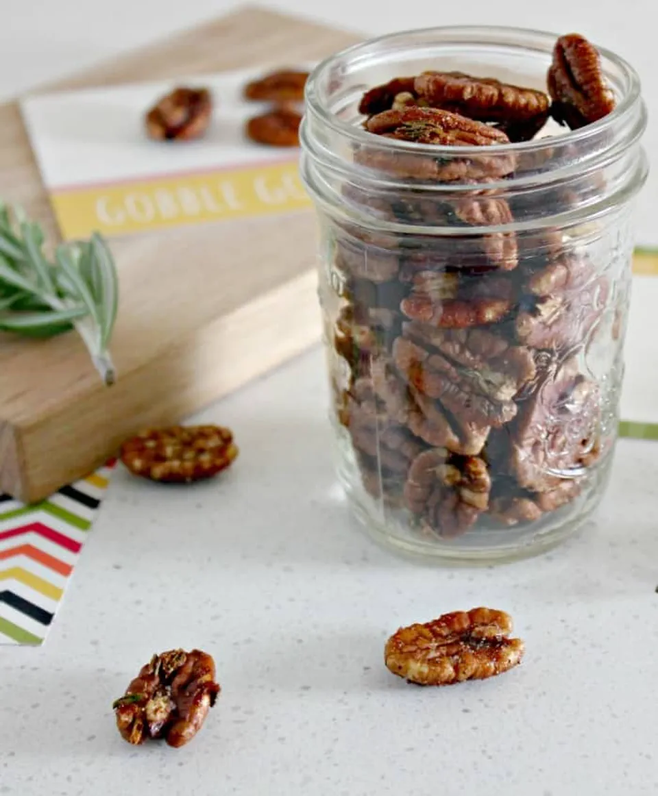 DIY Christmas Gifts 9 - Savory Spiced Pecans